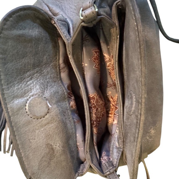 HOBO Birdy steel leatherCrossbody w fringe tassel closure - Picture 11 of 12